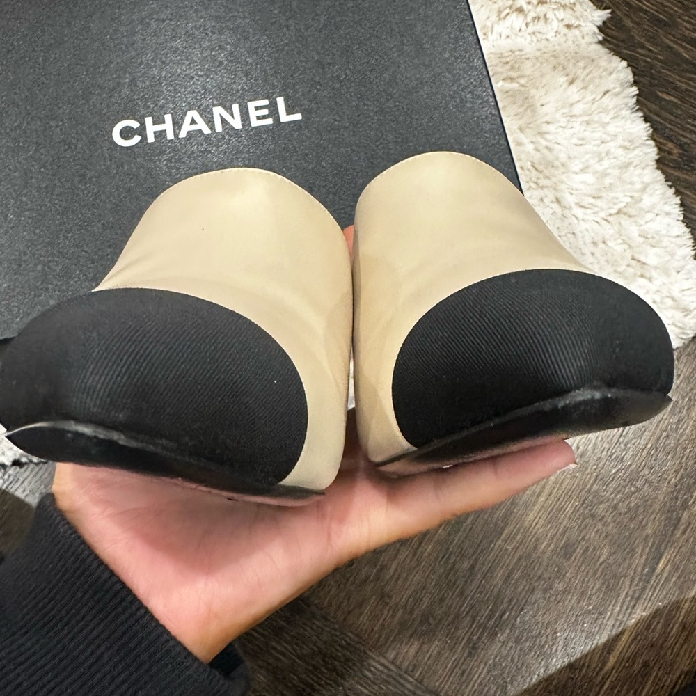 Chanel pearl heel mule beige/black size 37.5 - Picture 6 of 7